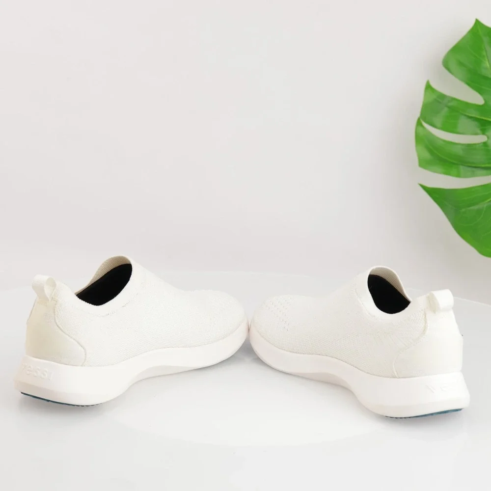 Vessi Womens Everyday Move Slip-On Sneaker Size 9 Waterproof White Comfort Shoes